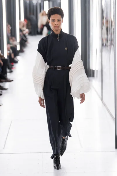 Look 16
